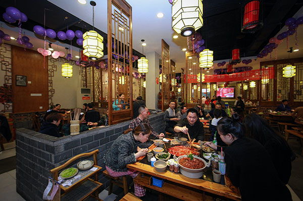 开店生意经：重庆火锅加盟店排队餐厅背后的秘密