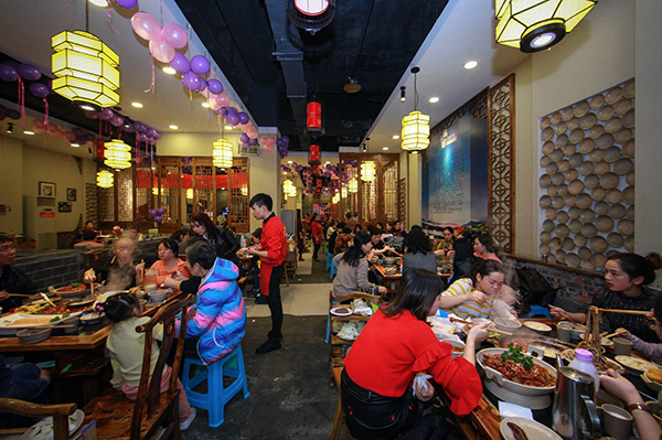 开火锅店必备知识：怎么经营好品牌重庆火锅加盟店？